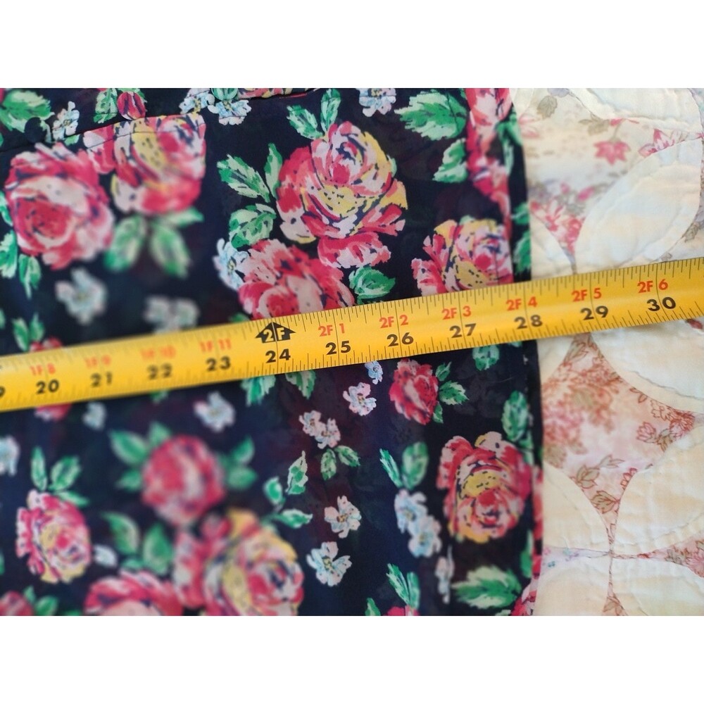 Torrid Floral Button Front Top Torrid Size 4 - Picture 9 of 9